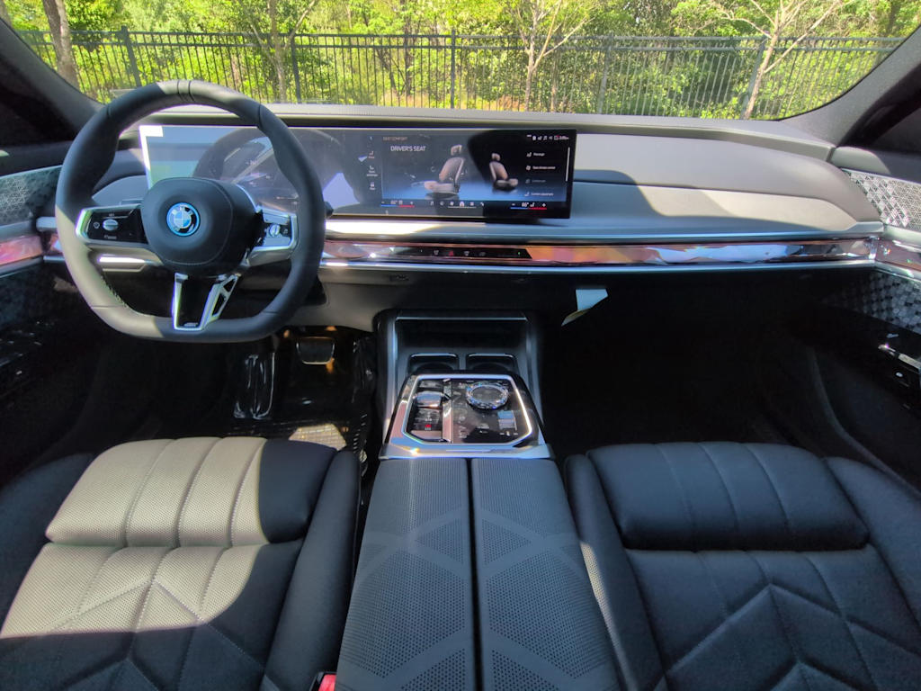 Thumbnail: 2026 BMW i7 - 10