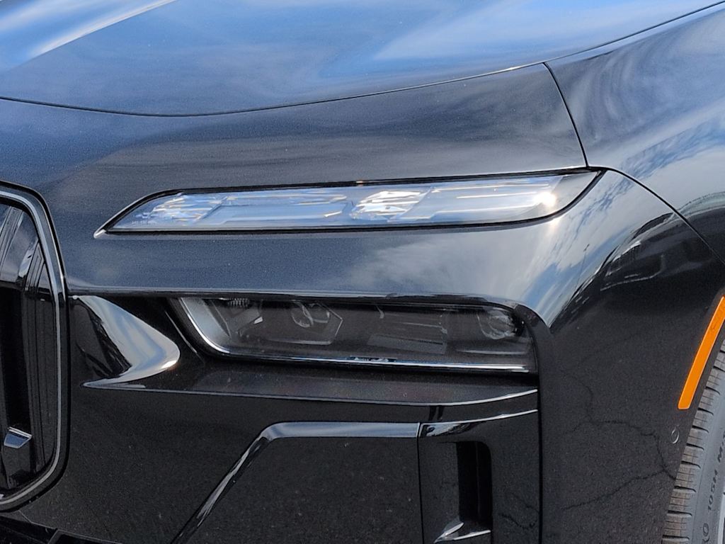 Thumbnail: 2026 BMW i7 - 24