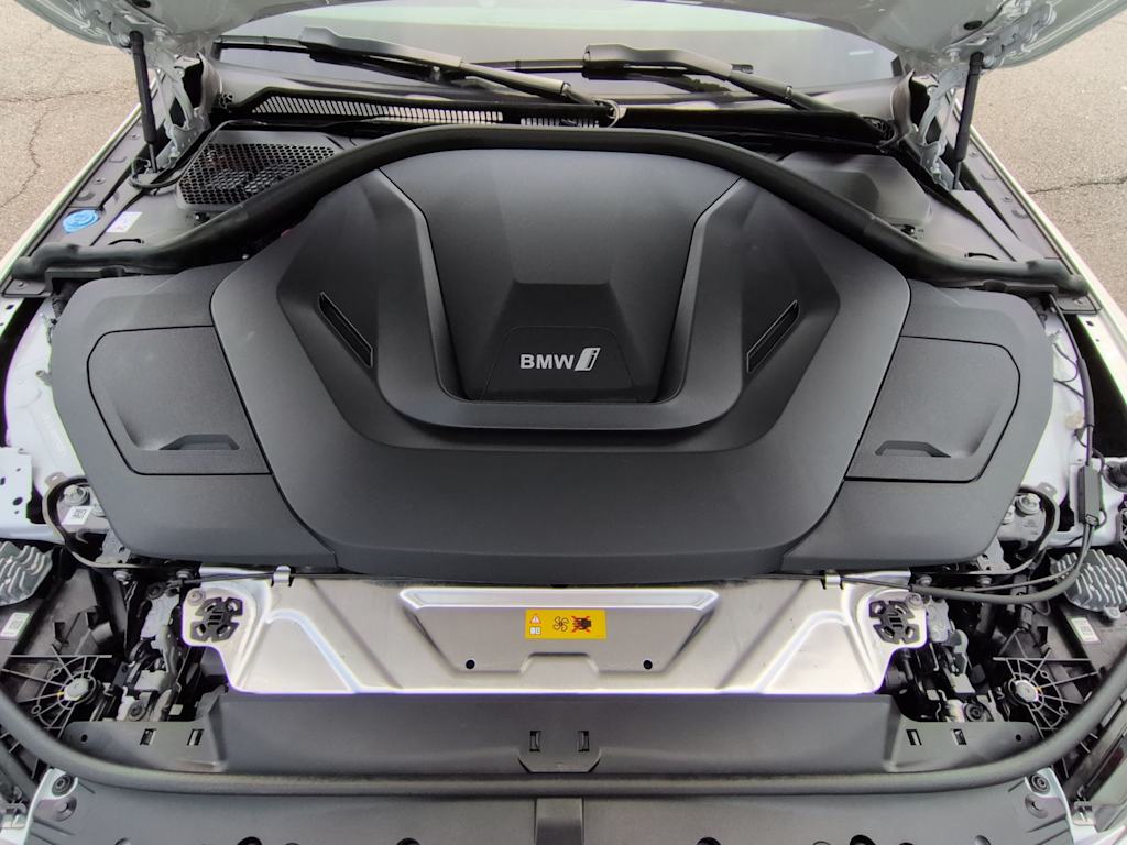 Thumbnail: 2023 BMW i4 - 8