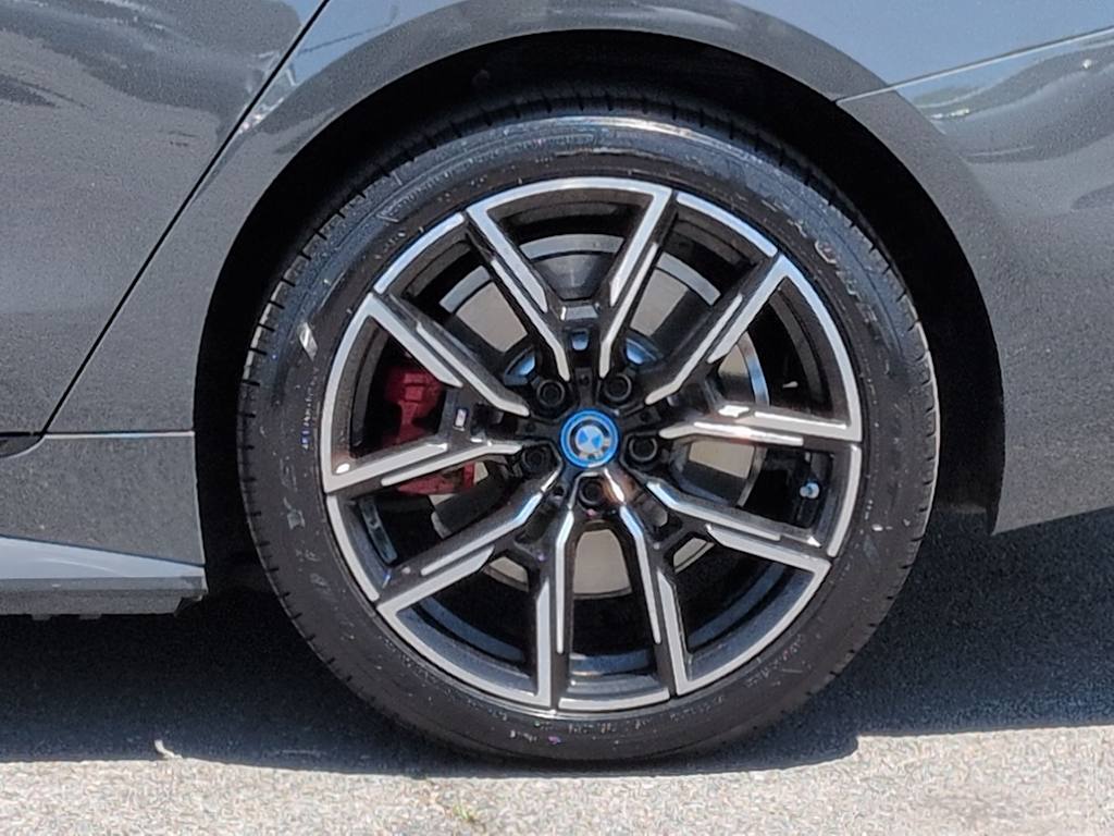 Thumbnail: 2023 BMW i4 - 8