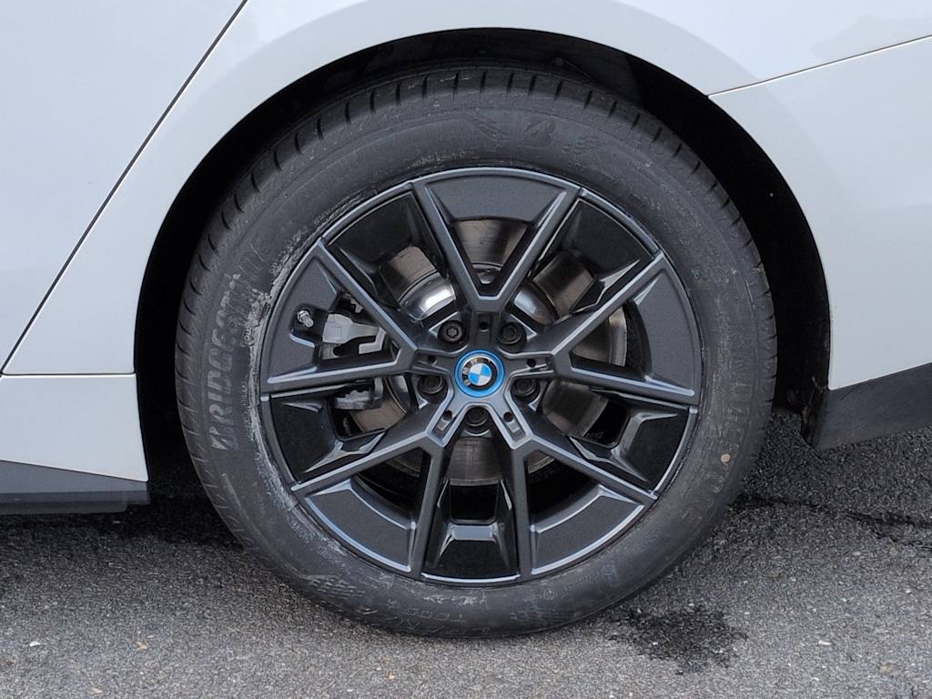 Thumbnail: 2023 BMW i4 - 8