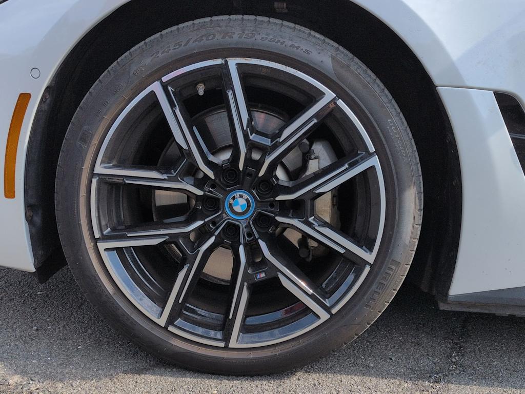 Thumbnail: 2022 BMW i4 - 8