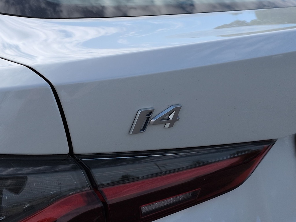 Thumbnail: 2022 BMW i4 - 26