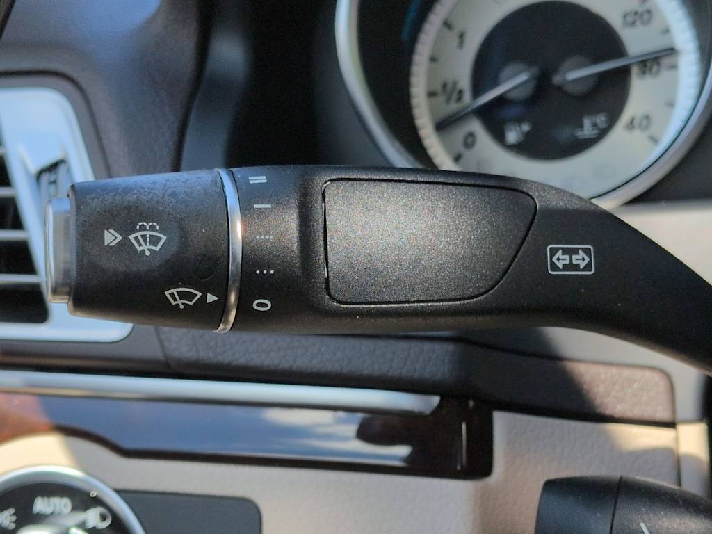 Thumbnail: 2015 Mercedes-Benz E-Class - 31