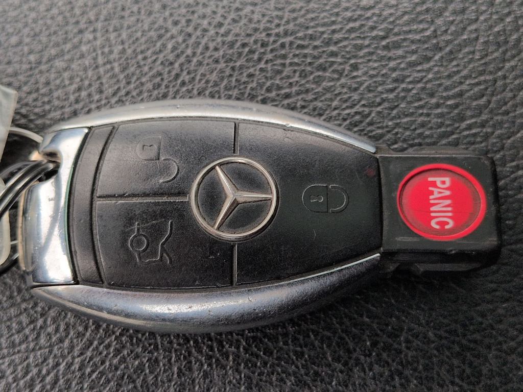 Thumbnail: 2010 Mercedes-Benz S-Class - 17