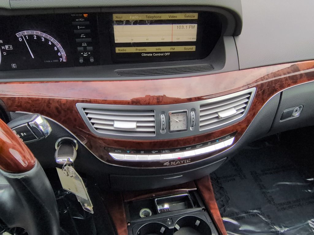 Thumbnail: 2010 Mercedes-Benz S-Class - 34