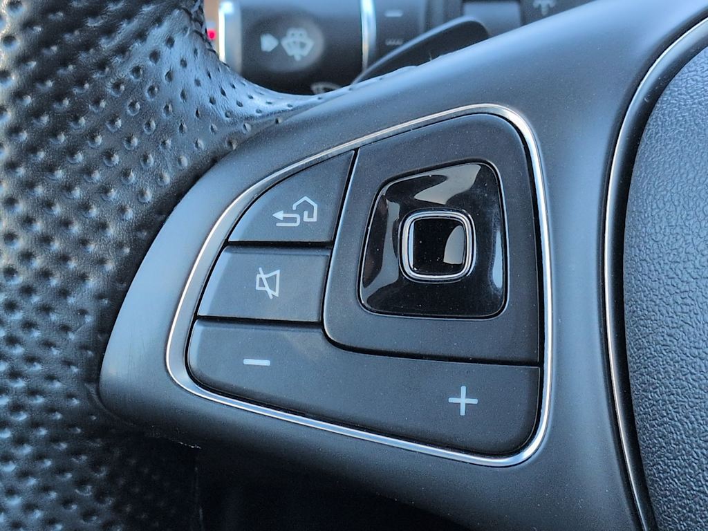 Thumbnail: 2017 Mercedes-Benz E-Class - 32