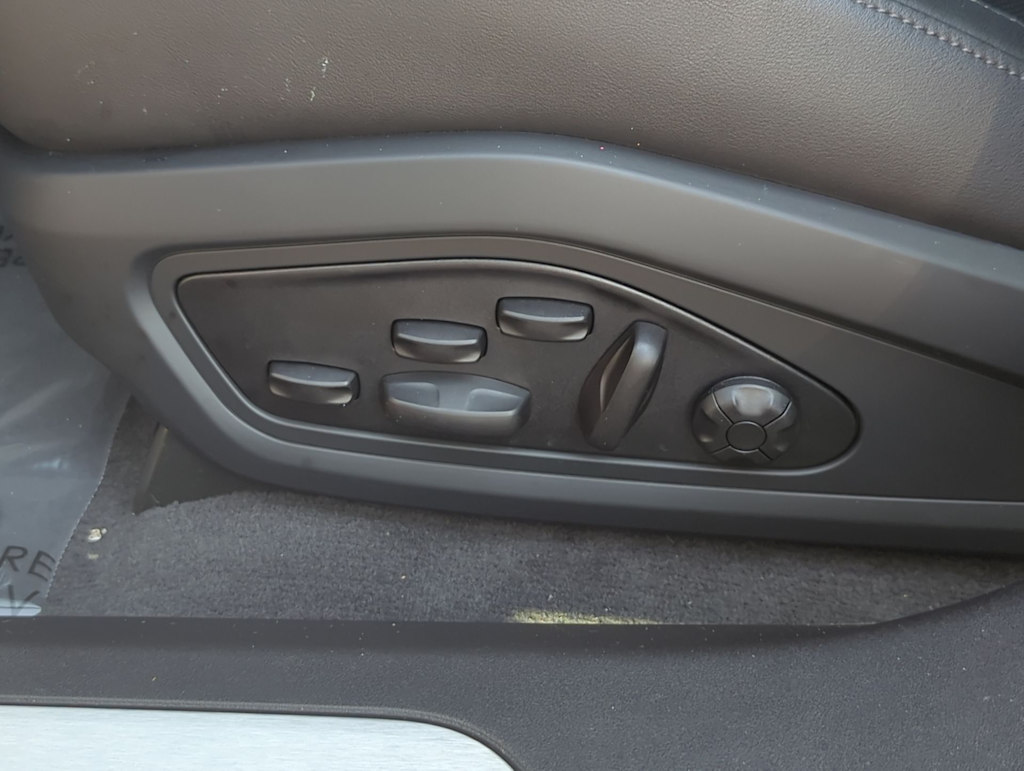 Thumbnail: 2025 Porsche Taycan - 25