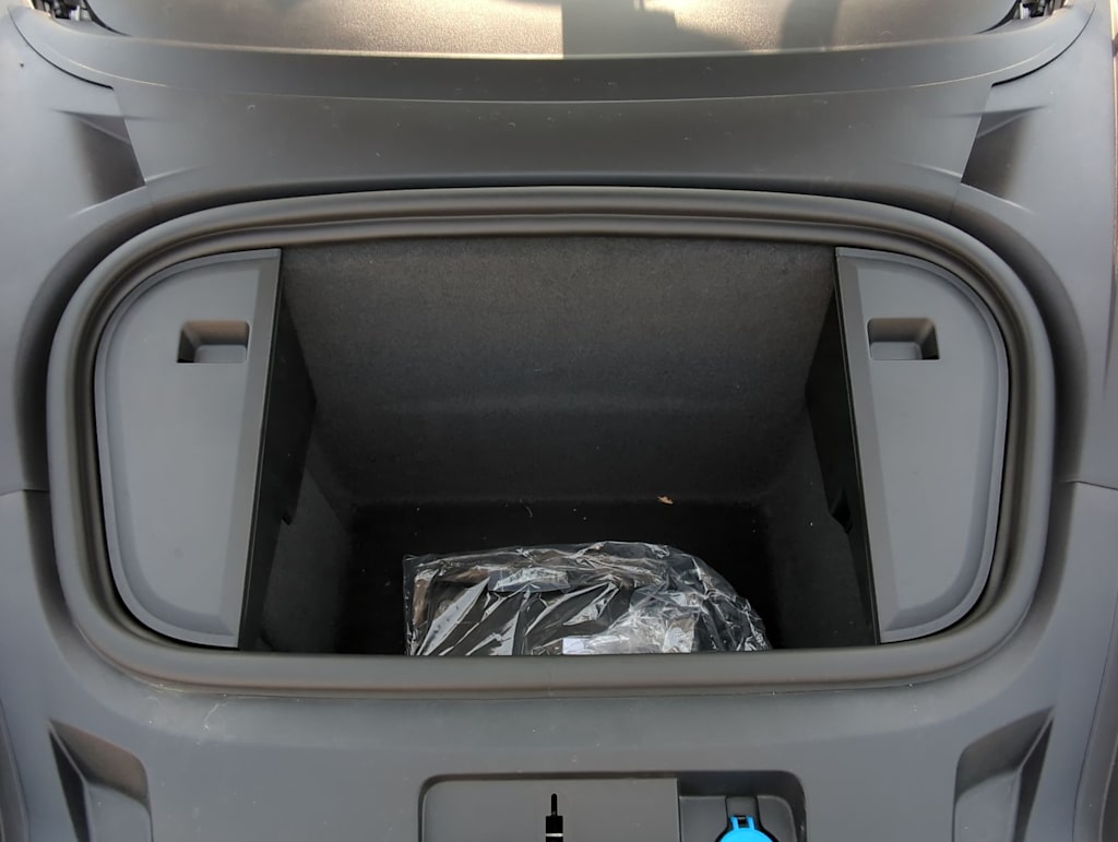 Thumbnail: 2025 Porsche Taycan - 24