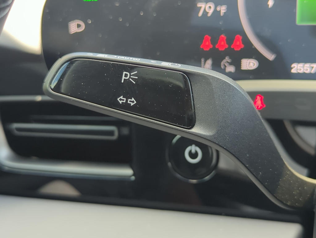 Thumbnail: 2025 Porsche Taycan - 31