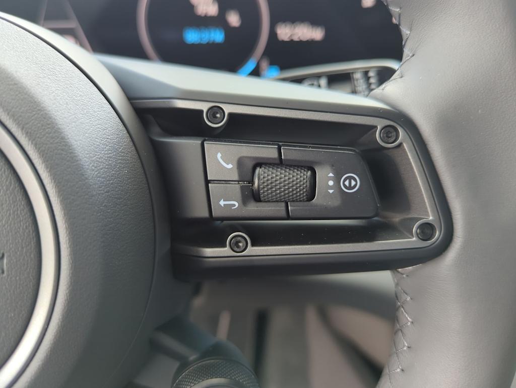 Thumbnail: 2025 Porsche Taycan - 29