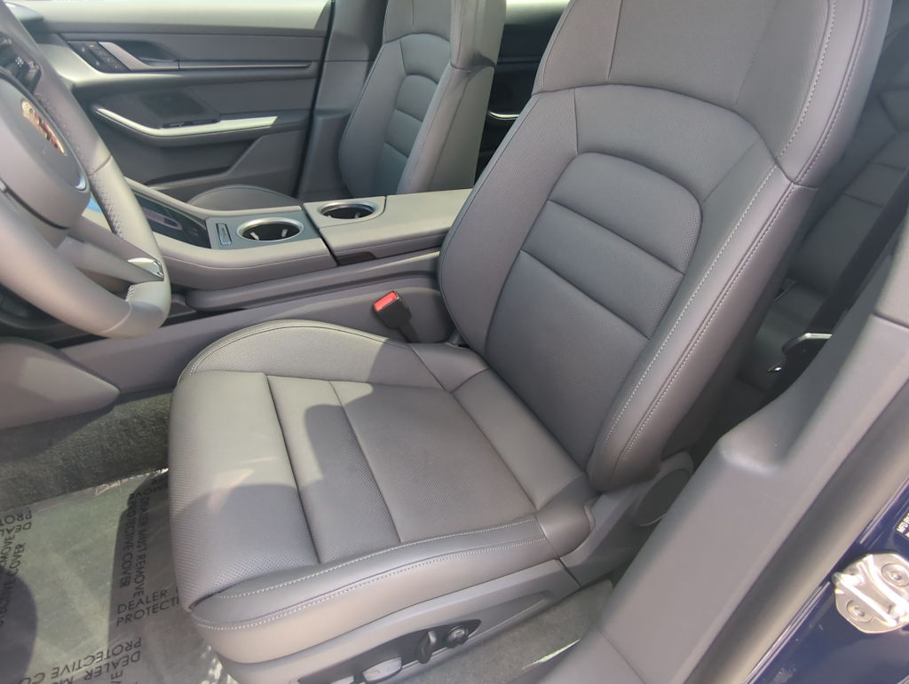 Thumbnail: 2025 Porsche Taycan - 10