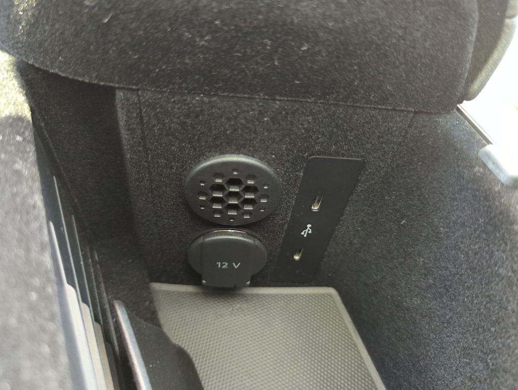 Thumbnail: 2025 Porsche Taycan - 36