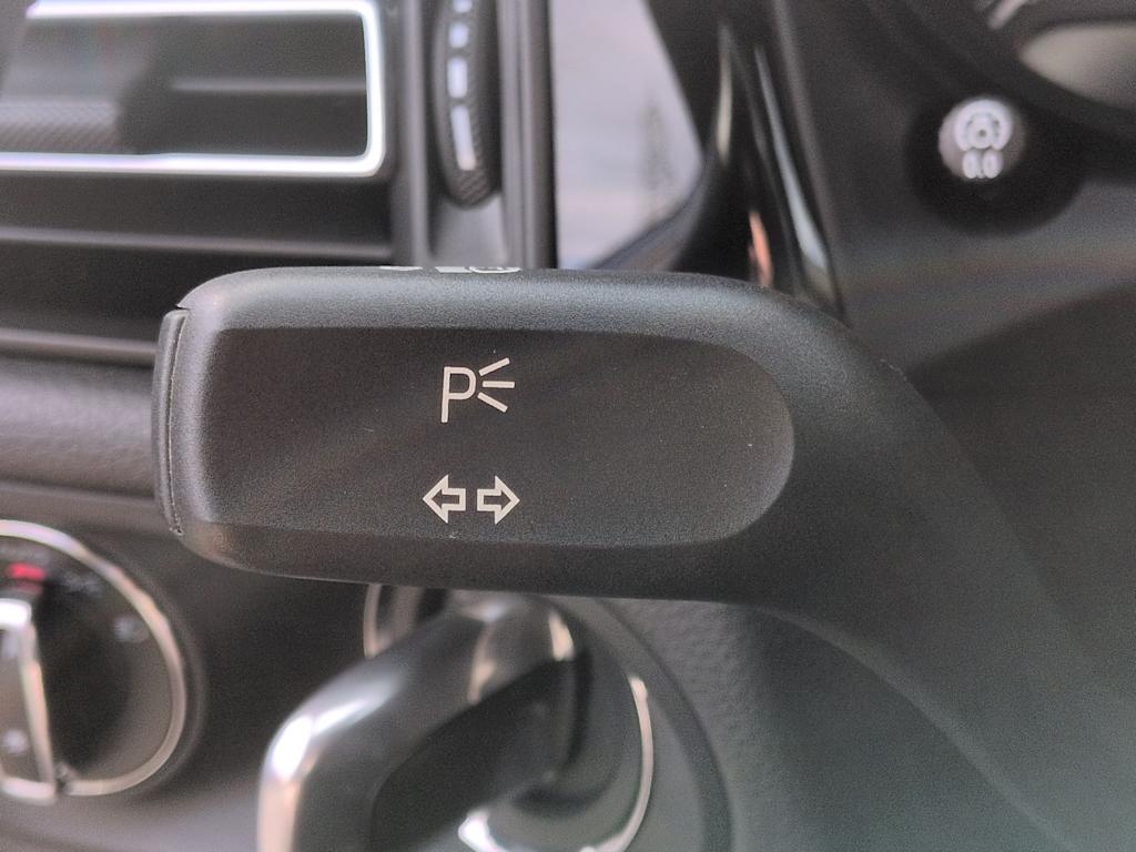 Thumbnail: 2023 Porsche Macan - 35