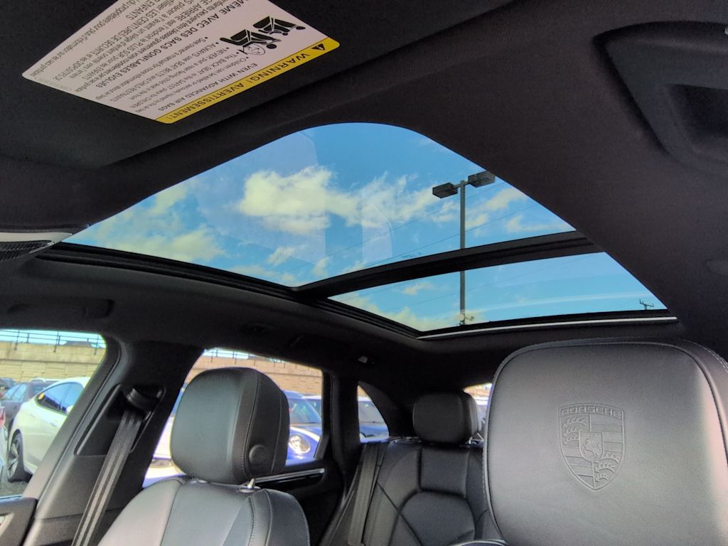 Thumbnail: 2023 Porsche Macan - 28