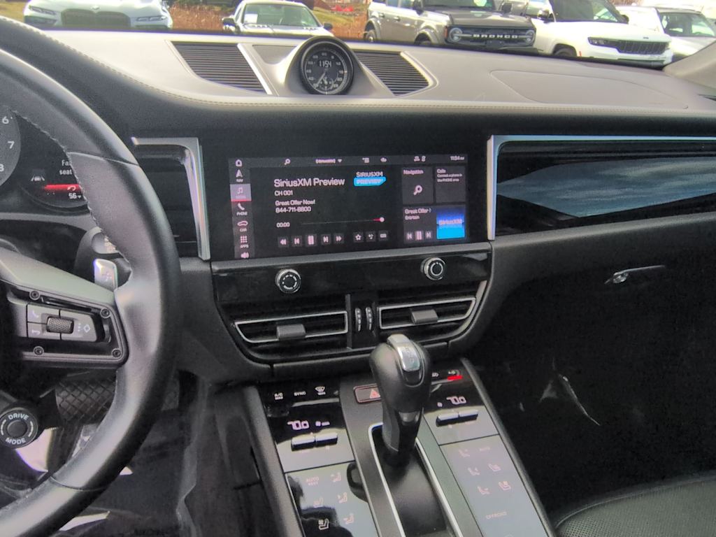 Thumbnail: 2023 Porsche Macan - 15