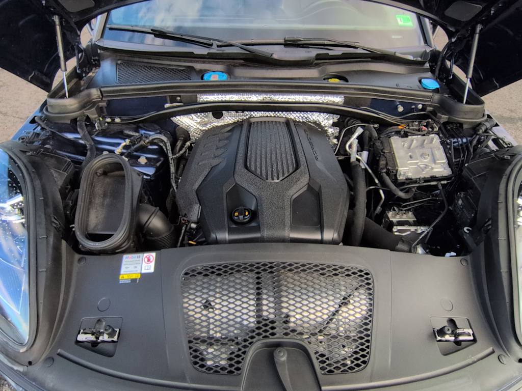 Thumbnail: 2023 Porsche Macan - 9