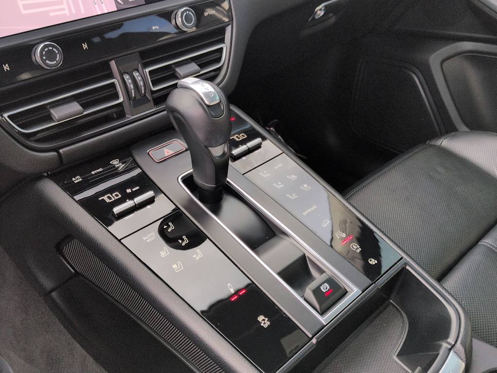 Thumbnail: 2023 Porsche Macan - 17