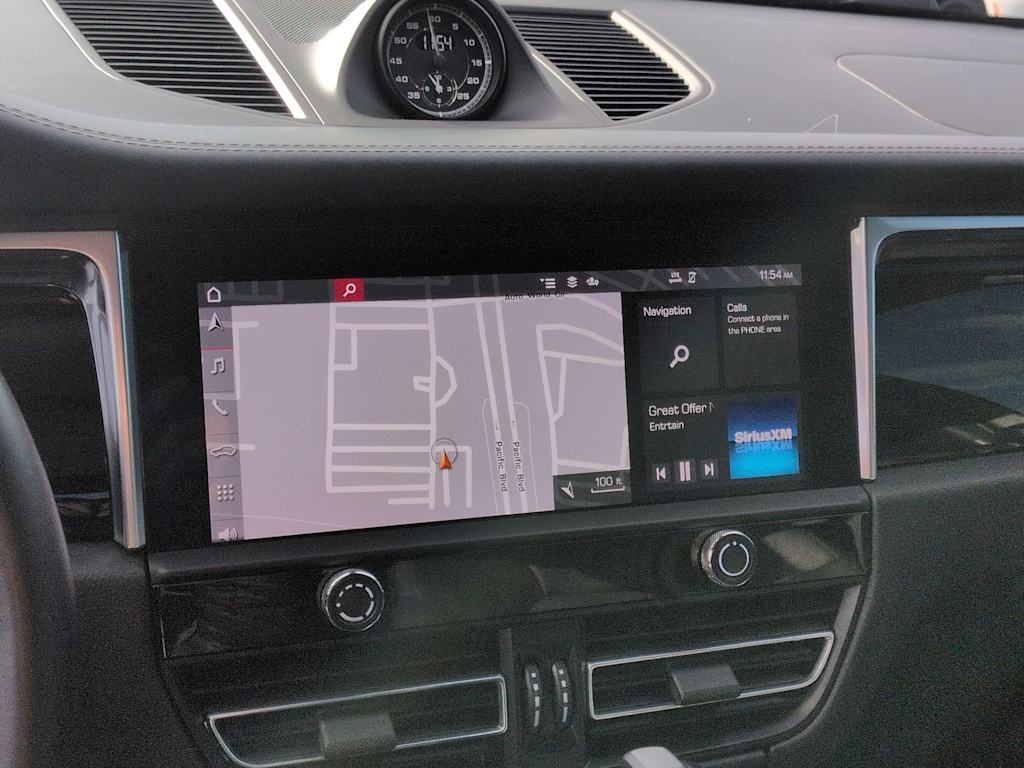 Thumbnail: 2023 Porsche Macan - 16