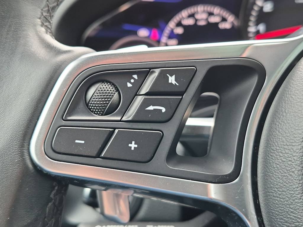 Thumbnail: 2019 Porsche Cayenne - 32