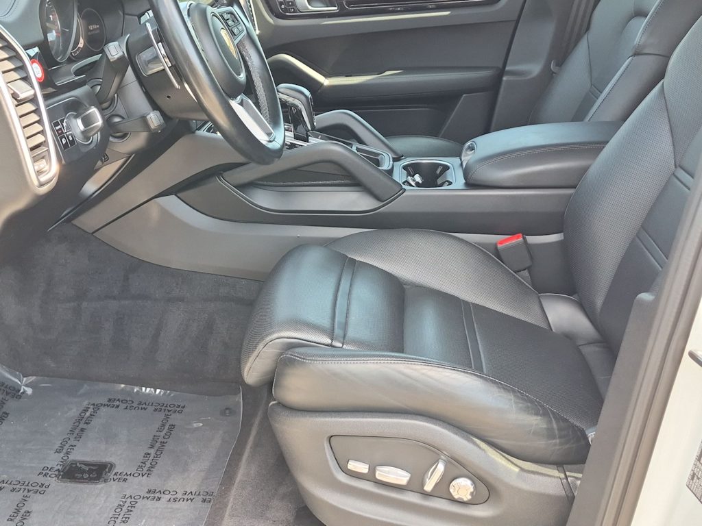 Thumbnail: 2021 Porsche Cayenne - 10
