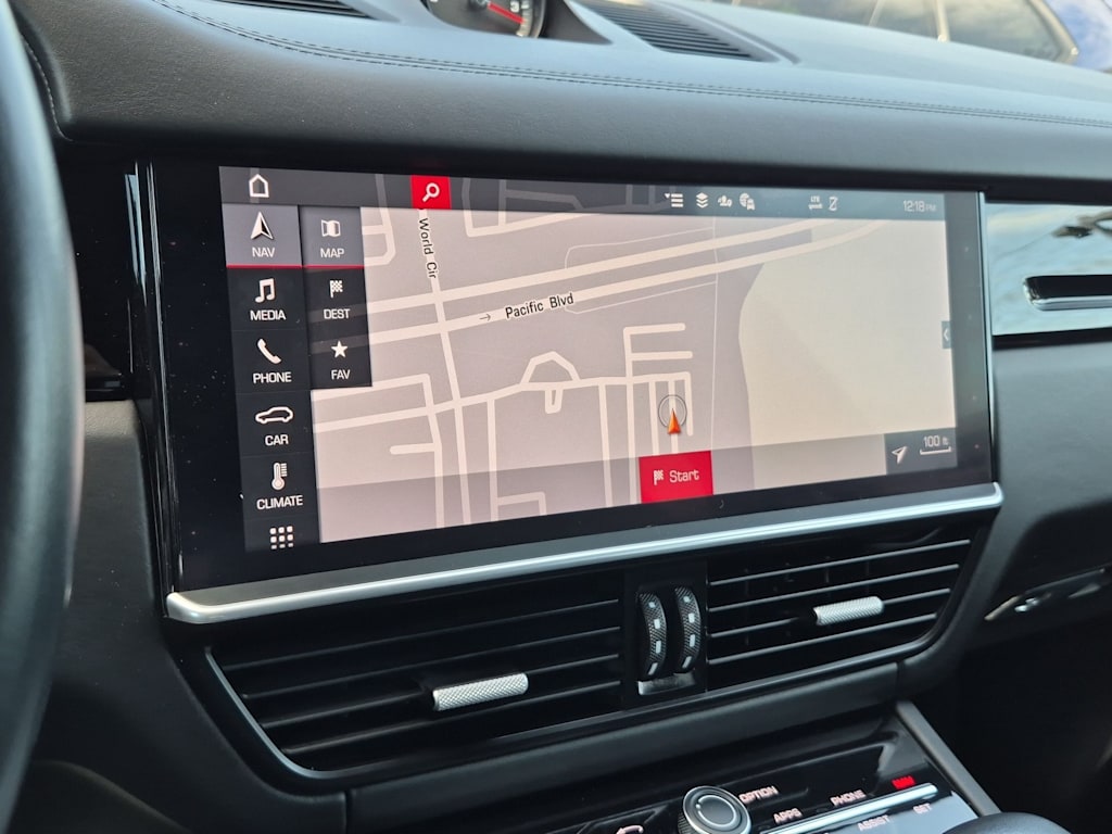 Thumbnail: 2021 Porsche Cayenne - 36