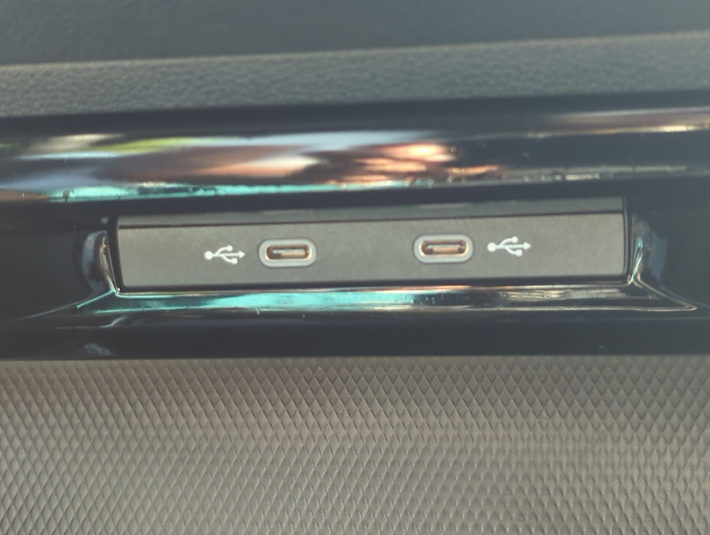 Thumbnail: 2024 Volkswagen Golf - 37