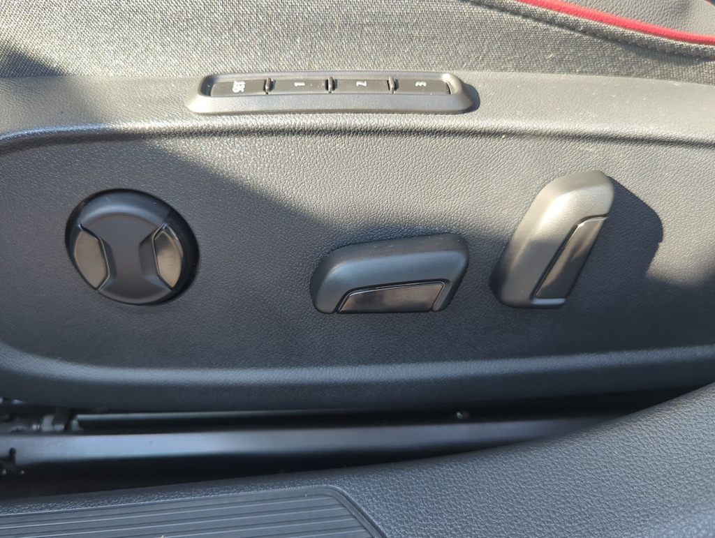 Thumbnail: 2024 Volkswagen Golf - 25