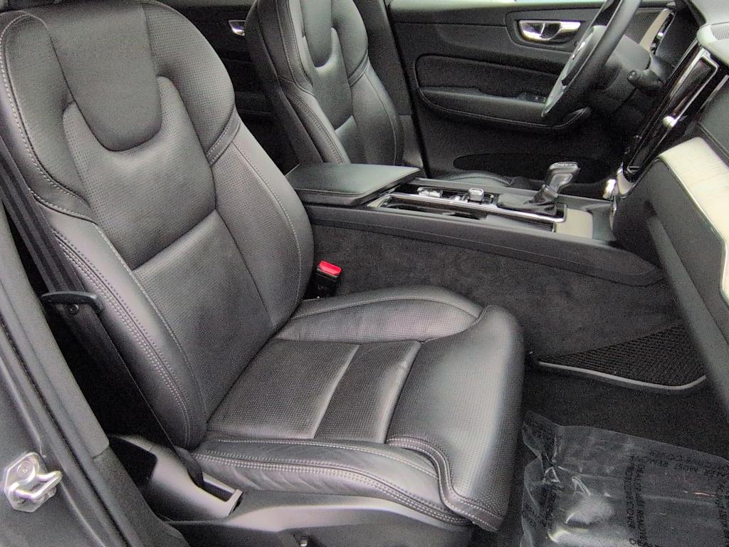 Thumbnail: 2021 Volvo XC60 - 30