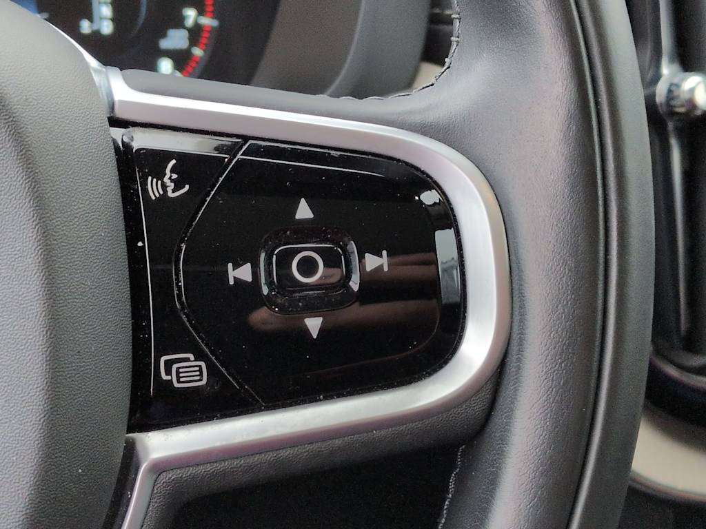 Thumbnail: 2021 Volvo XC60 - 32