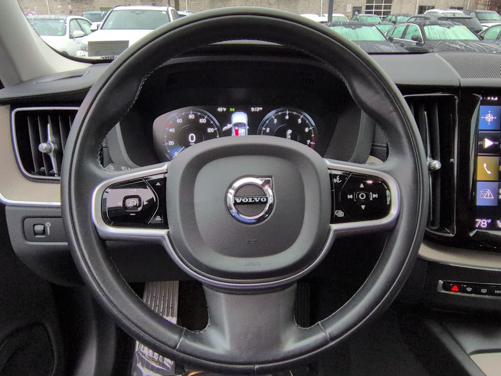 Thumbnail: 2021 Volvo XC60 - 10