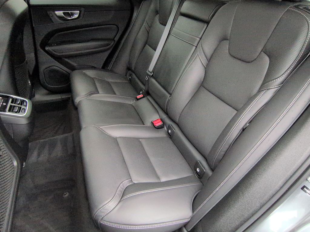 Thumbnail: 2021 Volvo XC60 - 28