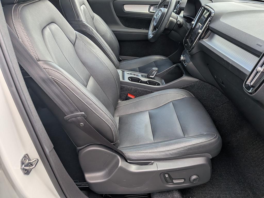 Thumbnail: 2019 Volvo XC40 - 12