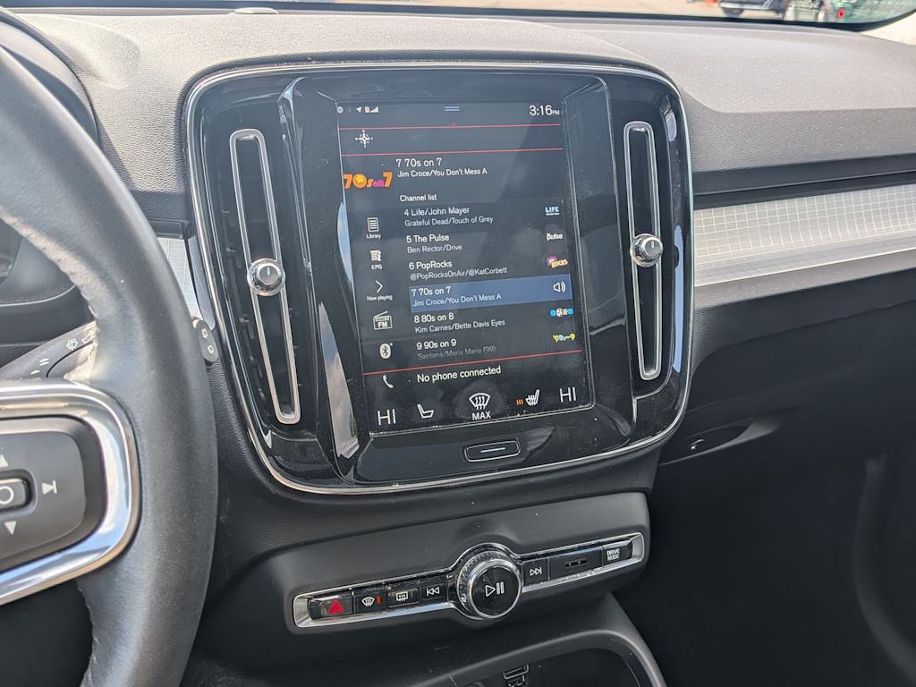 Thumbnail: 2019 Volvo XC40 - 16