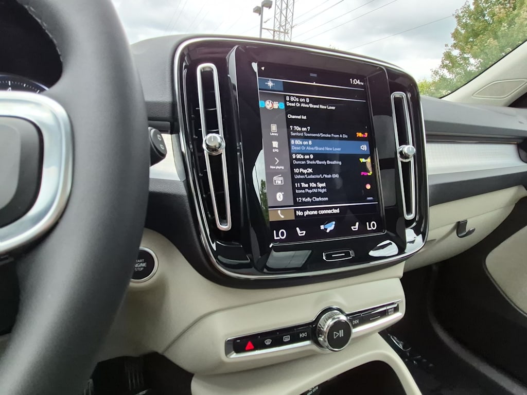 Thumbnail: 2022 Volvo XC40 - 15