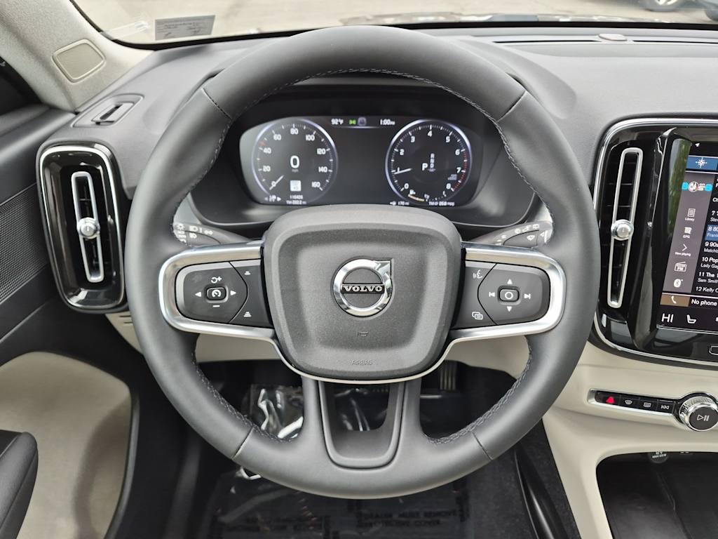 Thumbnail: 2022 Volvo XC40 - 14