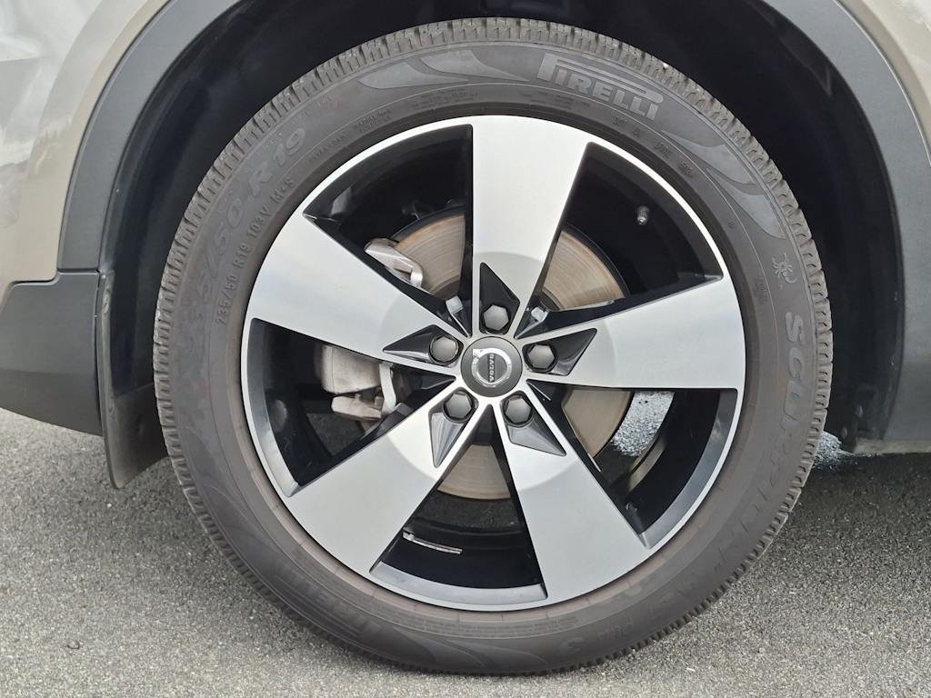 Thumbnail: 2022 Volvo XC40 - 8