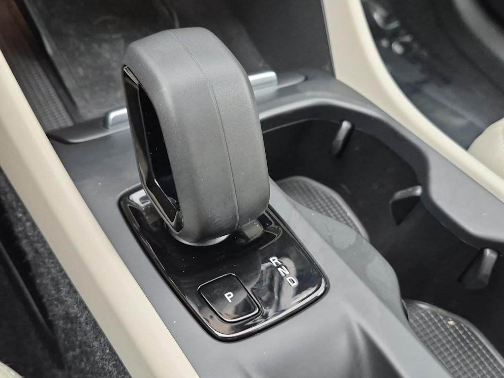 Thumbnail: 2022 Volvo XC40 - 16