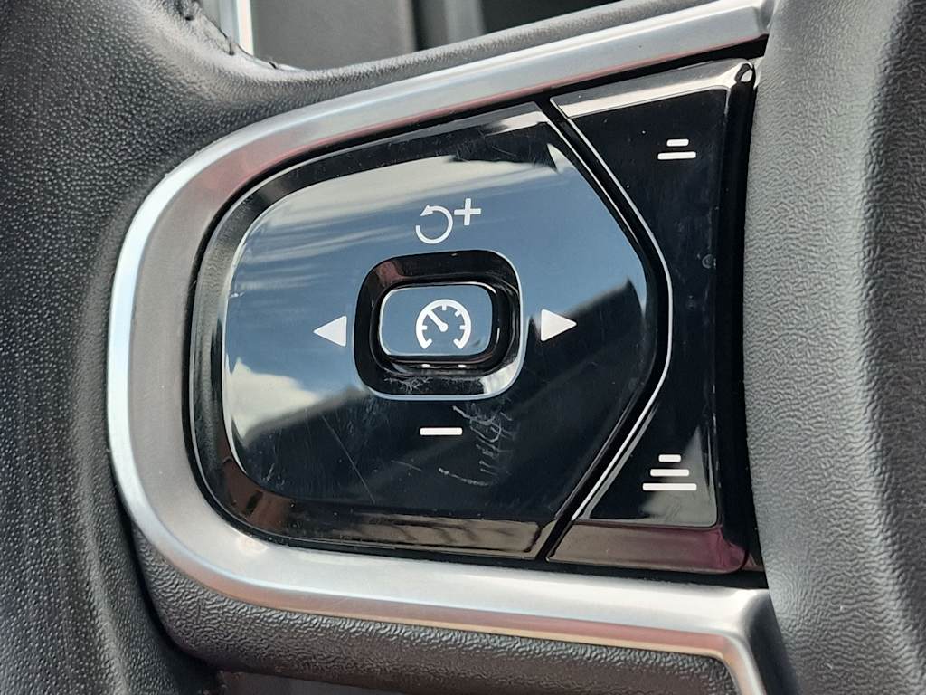 Thumbnail: 2018 Volvo XC90 - 32
