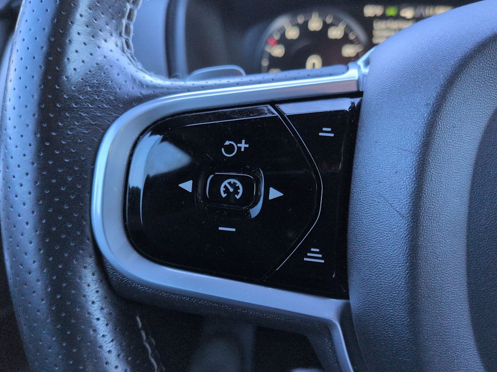 Thumbnail: 2017 Volvo XC90 - 30