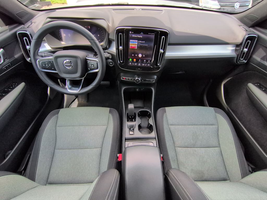 Thumbnail: 2024 Volvo XC40 - 10