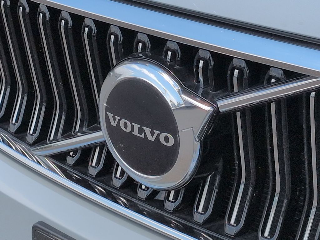 Thumbnail: 2024 Volvo XC40 - 9