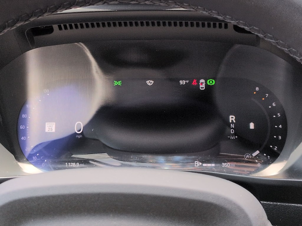 Thumbnail: 2024 Volvo XC40 - 17