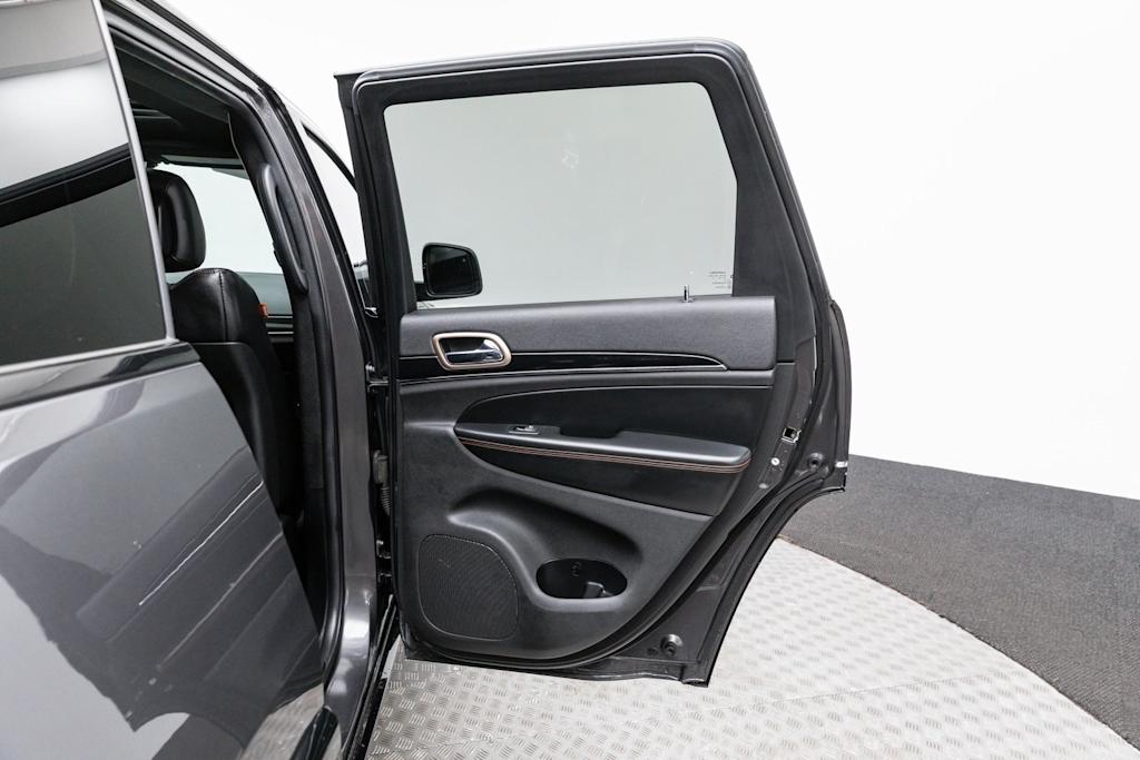 Thumbnail: 2016 Jeep Grand Cherokee - 38