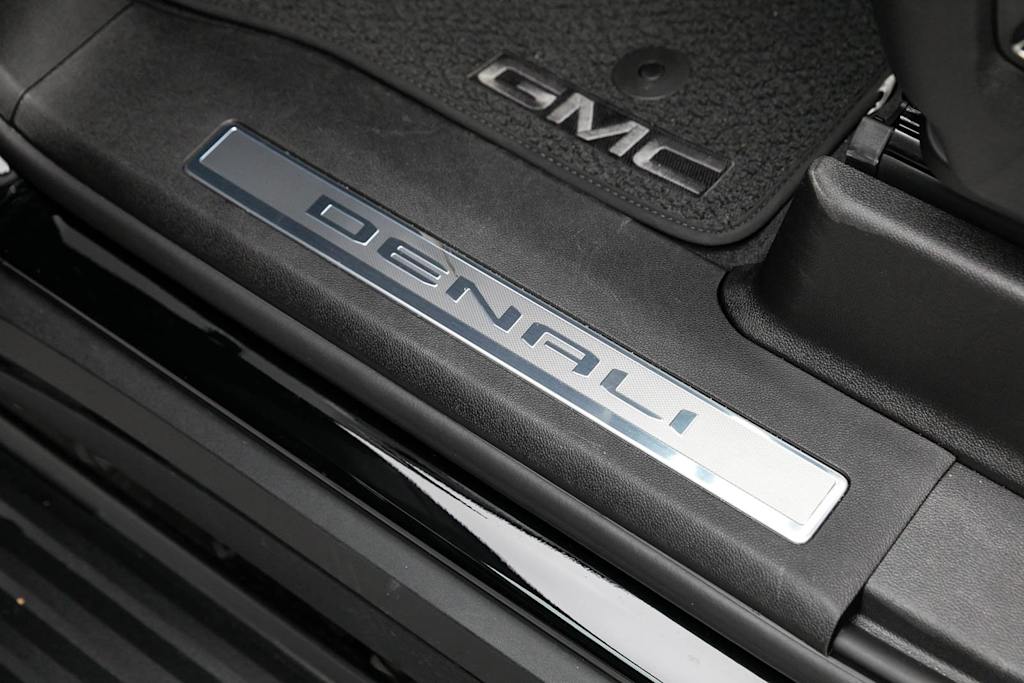 2023 GMC Yukon XL Denali 7