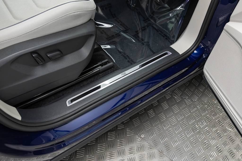 Thumbnail: 2023 Volkswagen Tiguan - 17