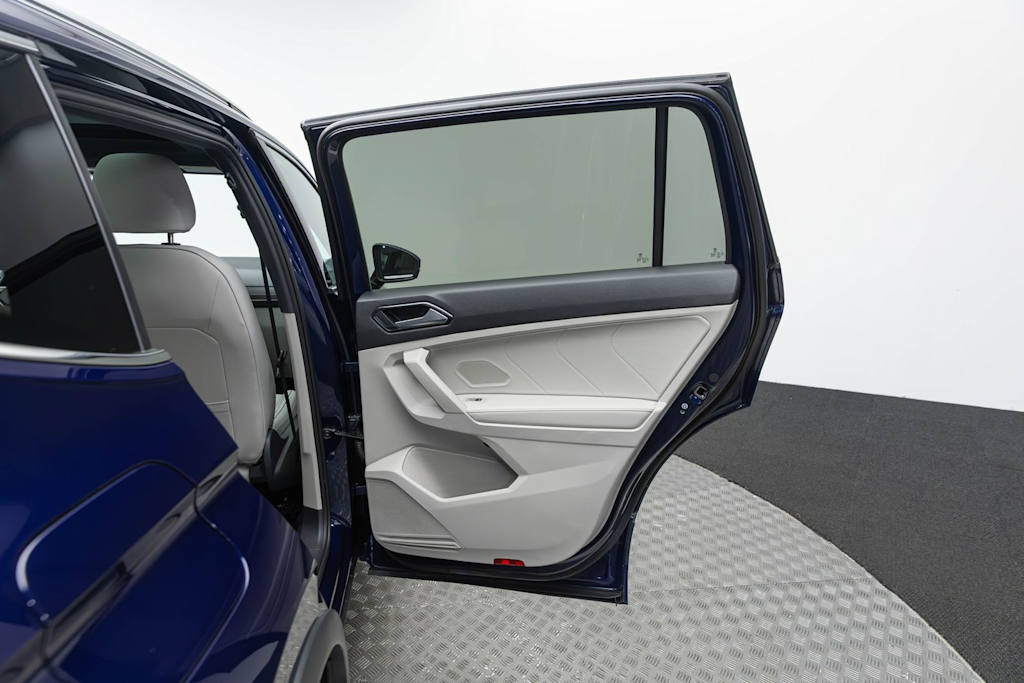 Thumbnail: 2023 Volkswagen Tiguan - 41