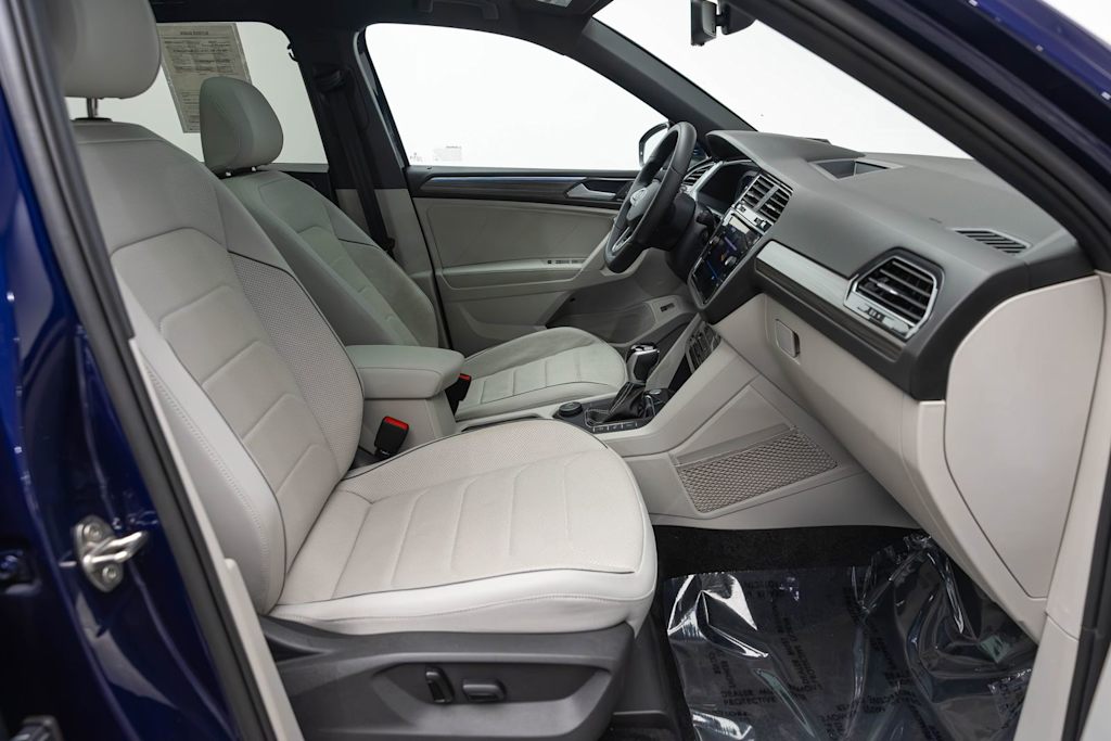Thumbnail: 2023 Volkswagen Tiguan - 23