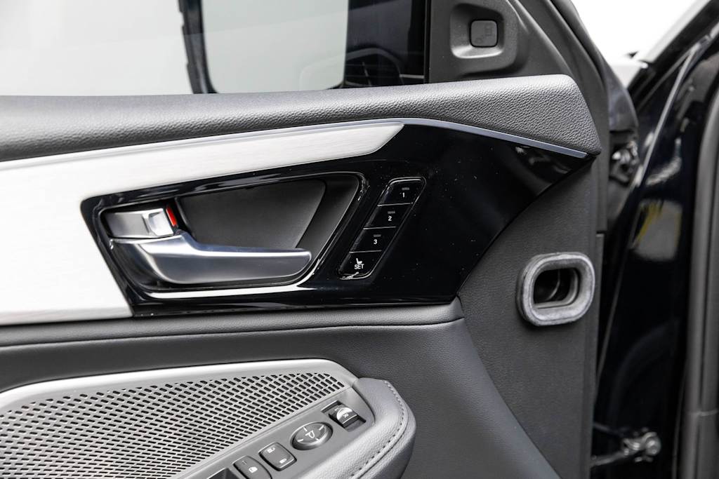 Thumbnail: 2023 Acura MDX - 30
