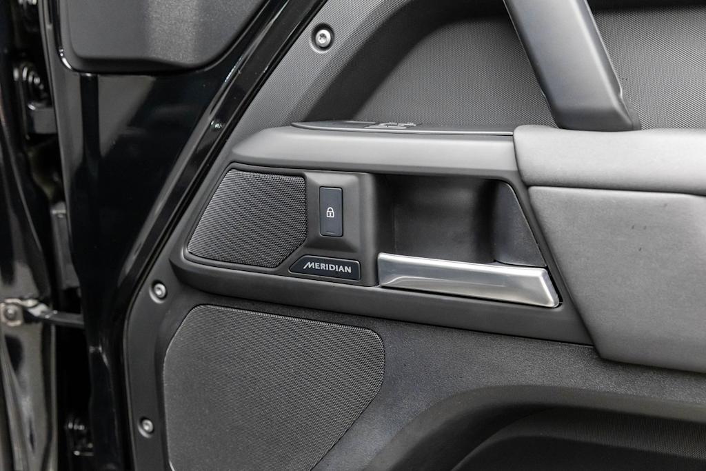 Thumbnail: 2025 Land Rover Defender - 39